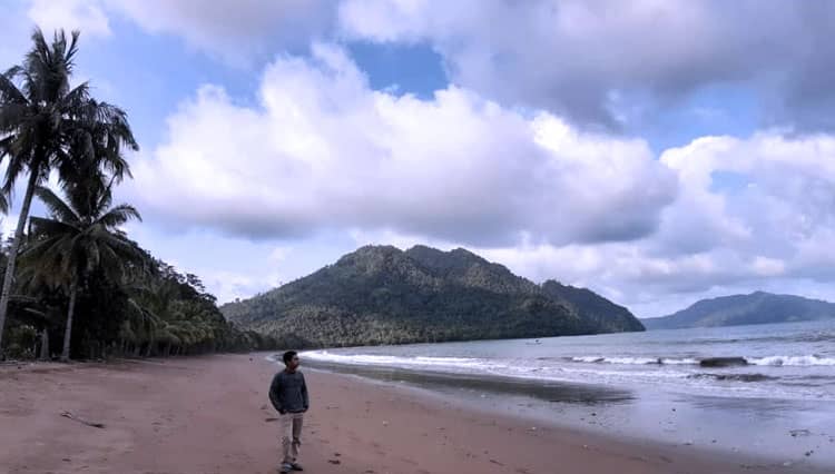 Pesona Pantai Damas Trenggalek, Kecantikannya Hipnotis Pengunjung