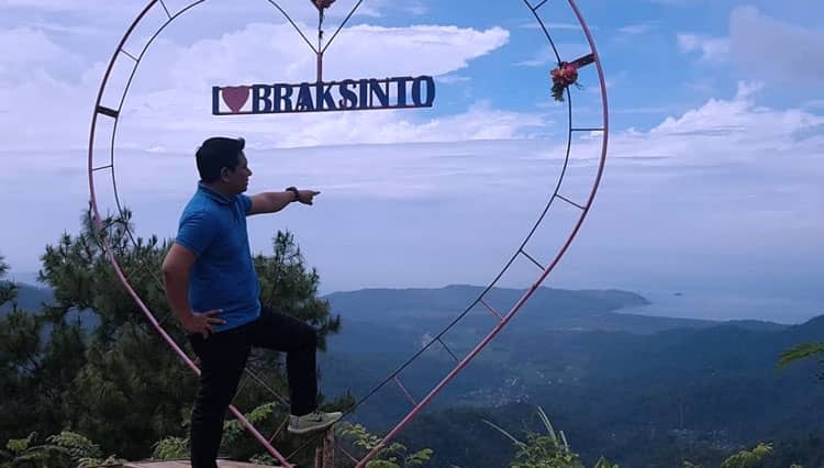 Menikmati Panorama Laut Trenggalek dari Atas Bukit Braksinto