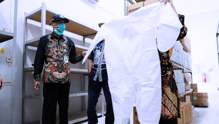 Tinjau Gudang Farmasi, Pemkab Bantul Pastikan APD Mencukupi