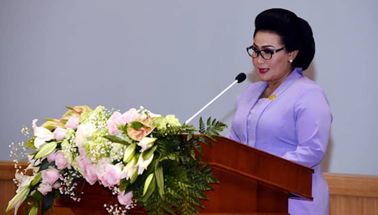 Ibu Panglima TNI Nani Hadi Tjahjanto Bantu Masker dan Rapid Test