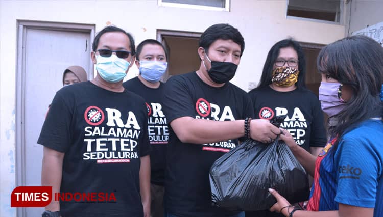 Undip Bantu Sembako Warga Tidak Dapat Bantuan Sosial