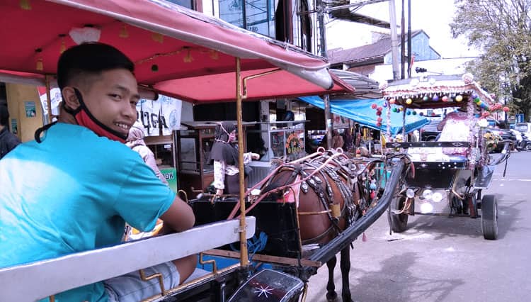 Kusir Delman di Kuningan Tetap Narik Meski Sepi Penumpang