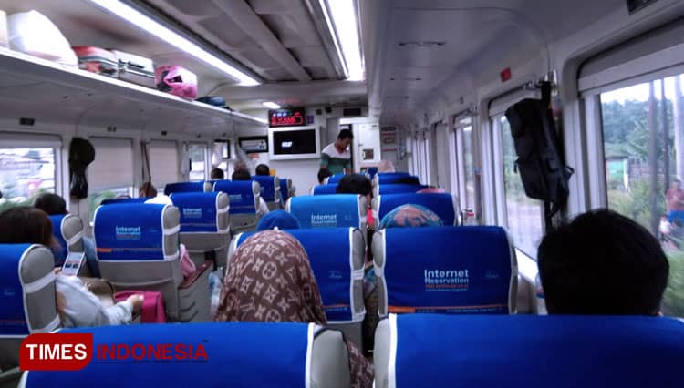 Masyarakat Cirebon Kini Bisa Bepergian dengan Kereta Api Luar Biasa