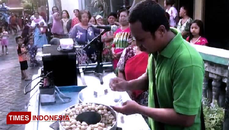 Viral Berjualan Sambil Nge-DJ, Penjual Pentol di Gresik Kini Tuai Berkah