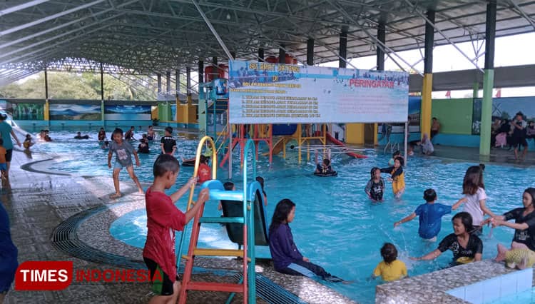 Buka Lagi, Kolam Renang Seribu Bola Cirebon Diserbu Pengunjung