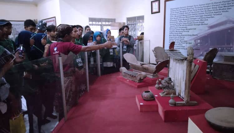 Asyiknya Belajar Sejarah Islam di Museum Sunan Drajat