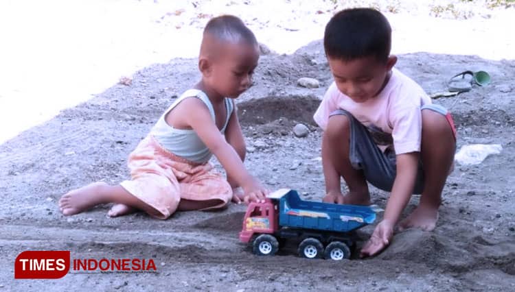 Material TMMD Kodim Purwodadi Menjadi Arena Bermain Anak-Anak