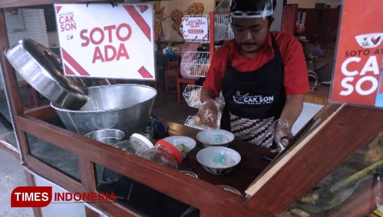 Soto Ayam Cak Son, Jaga Resep Tradisional di Tengah Kepungan Kuliner Kekinian