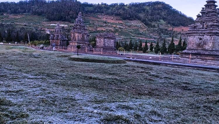 Suhu Minus 3 Derajat Celcius, Butiran Es Turun Lagi di Dataran Tinggi Dieng
