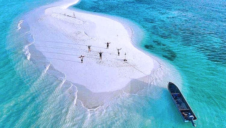 7 Wisata Pantai di Provinsi Maluku, Mulai Pantai Ngurbloat hingga Pantai Ora