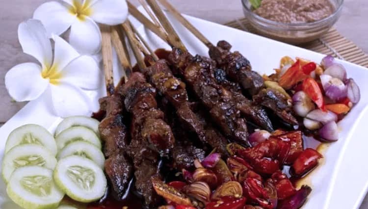 Pasangan Serasi Bawang Merah dan Sate Kambing, Ternyata ini Manfaatnya