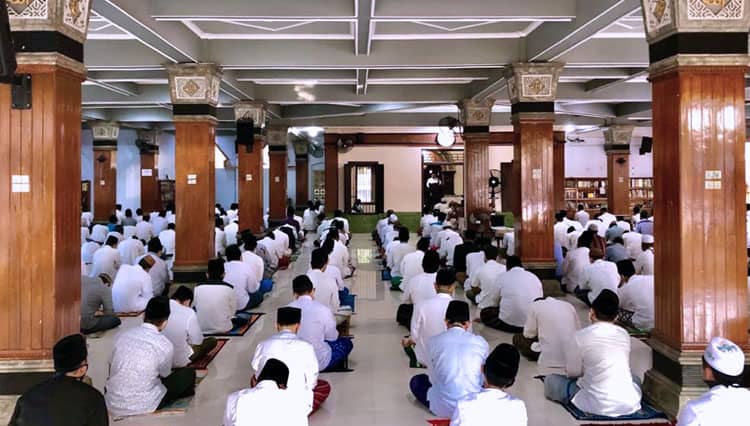 Patuhi Protokol Kesehatan, Pesantren Tebuireng Jombang Pisah Lokasi Jamaah Shalat Id