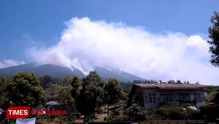 Pendaki Dilarang Dekati Kawah Gunung Dempo