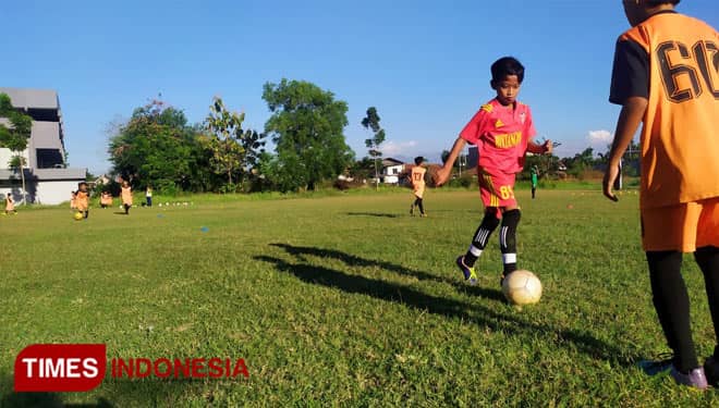 Majukan Sepak Bola Jombang, SSB Bintang Muda Rela Dibayar Suka Rela