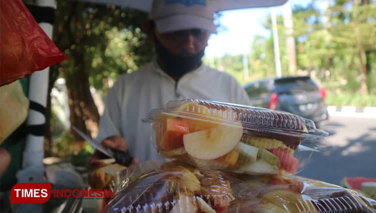 Cerita Pedagang Rujak Manis di Kawasan Legendaris Kota Pahlawan