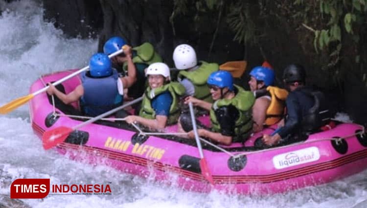 Rafting Ranau, Surganya Wisata Alam Penggila Rafting