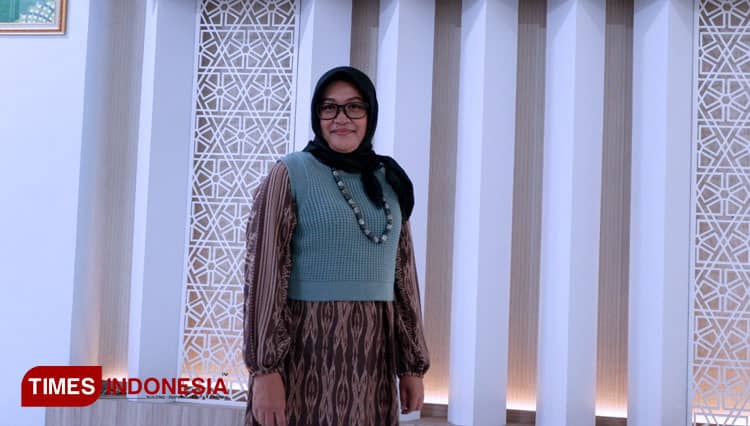 Teliti Efek Daun Sirsak, Dini Sri Damayanti Jadi Doktor ke-9 di FK Unisma