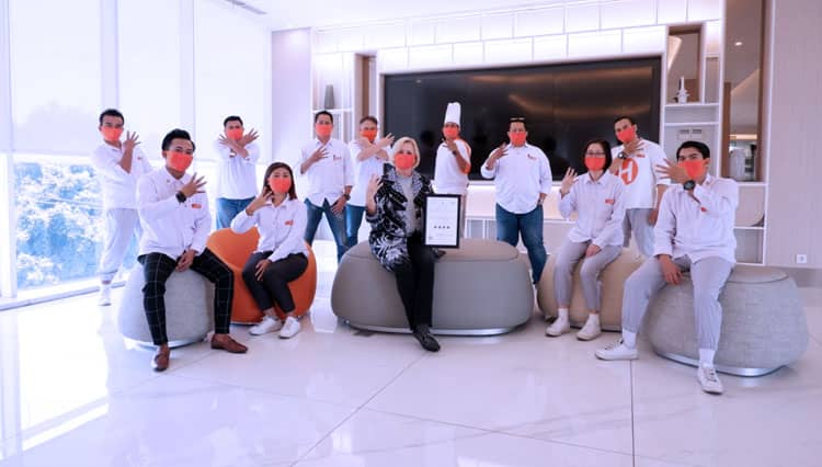 HARRIS Hotel & Conventions Bundaran Satelit Surabaya Raih Sertifikasi Bergengsi Bintang 4