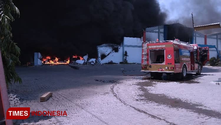 Pabrik Spare Part Sepeda Motor PT WIN di Lamongan Terbakar