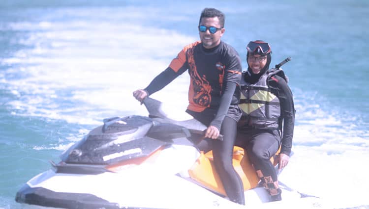 Wisata Bahari Pulau Gili Ketapang Kini Kian Asyik dengan Sky Boat