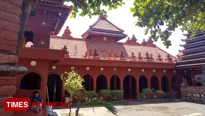 Hikayat Masjid Merah Nurbuat Cirebon, Dari Mimpi Dibangun dalam 100 Malam