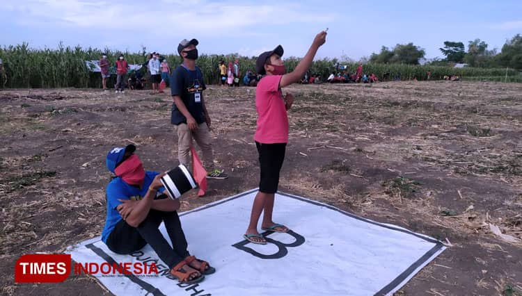 Lomba Sabitan Layangan Jadi Tren Baru di Jombang