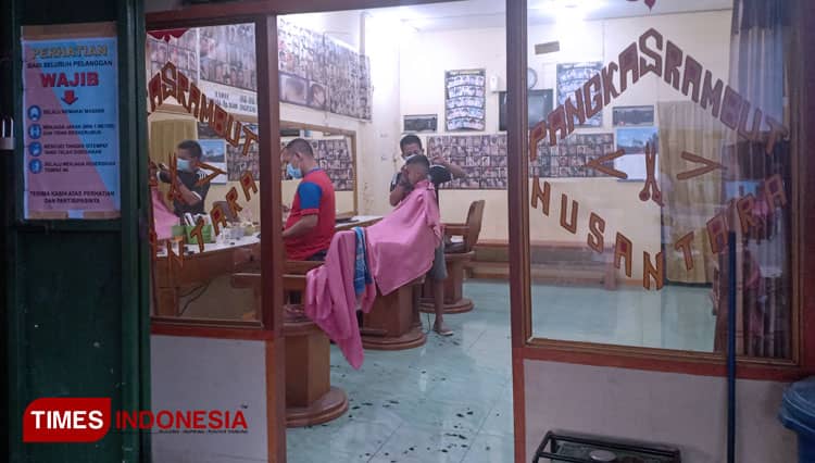 Dampak Covid-19, Omzet Pangkas Rambut di Pulau Morotai Turun Drastis
