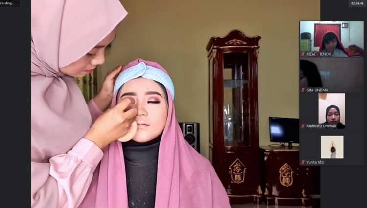Agar Cantik Saat Tampil, Anggota Paduan Suara Mahasiswa Unisma ikuti Beauty Class Via Daring