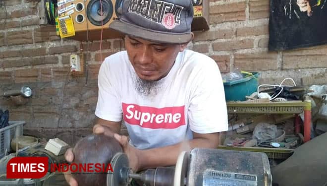 Pengrajin Batok Ponorogo, Sulap Limbah Jadi Bernilai Tinggi