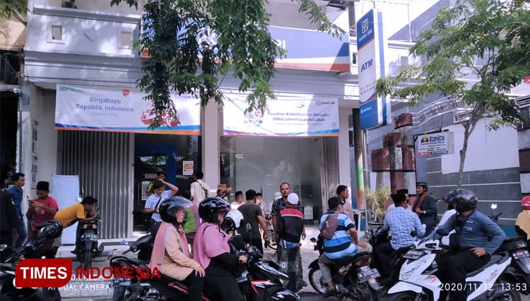 Korban Penipuan Uang Senilai Rp 8 Miliar Blokade Bank BRI Pamekasan