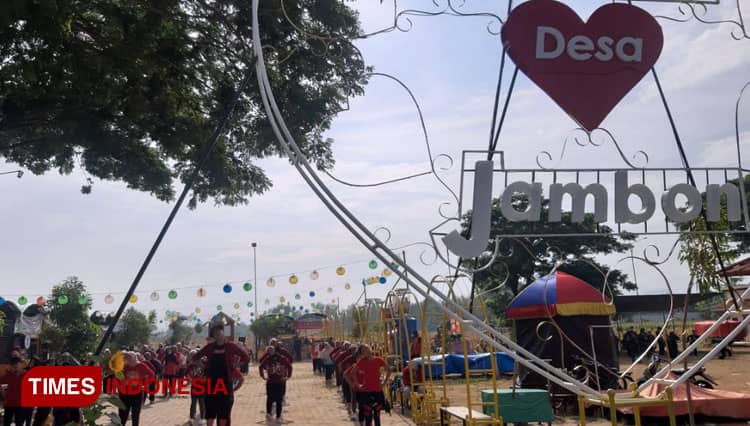 Pemdes Jambon Sulap Lapangan Menjadi Taman Desa untuk Pusat Kegiatan Warga