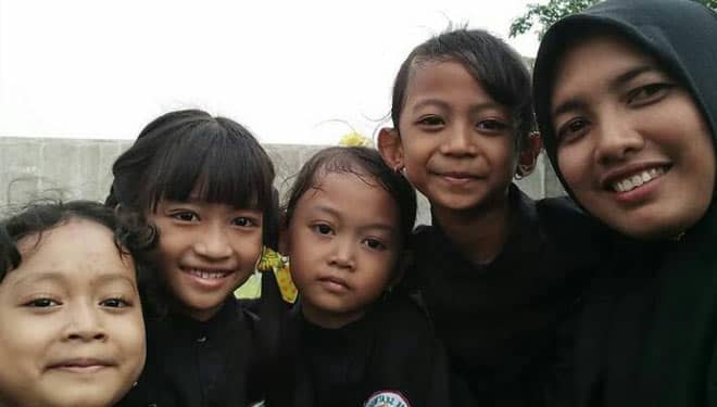 Hari Guru Nasional, Coretan Kerinduan Guru TK di Surabaya Ini Bikin Haru