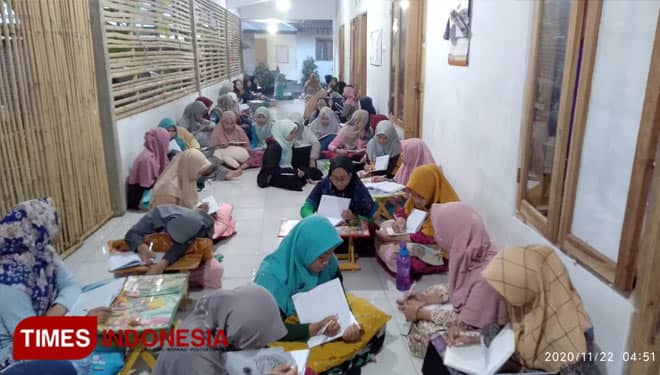 Unik, Ponpes Nurul Hidayah Sediakan Kolam Renang untuk Para Santriwatinya