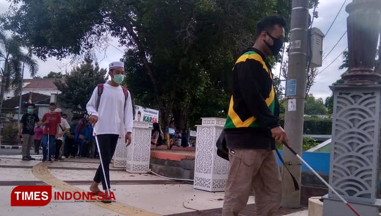 Penyandang Disabilitas Inginkan Guiding Block di Semua Trotoar Kota Lamongan