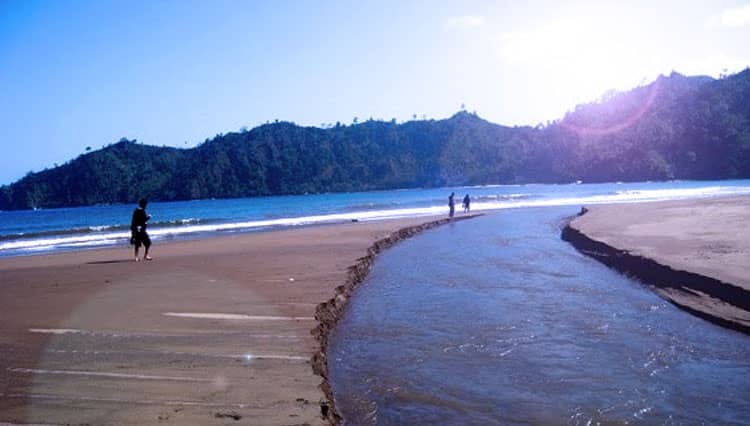 Pasir Melingkar Pantai Sipelot Dulu Tempat Persinggahan Kompeni