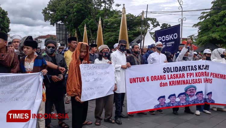 Massa Solidaritas Muslim Gelar Aksi di Masjid Agung Tasikmalaya