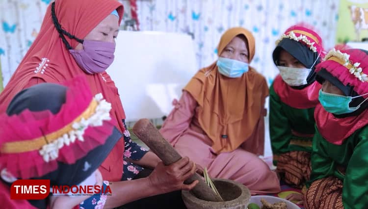 Kuatkan Imun Tubuh, Anak -Anak di Indramayu Dikenalkan dengan Jamu Tradisional