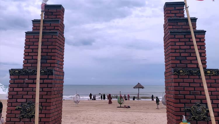Tlangoh Beach Bangkalan will Pamper You with Beautiful Vast Stretched White Sand