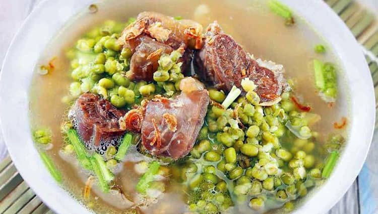 Sarapan Enak dan Hangat, Sup Tetelan Sapi Kacang Ijo Paling Pas!