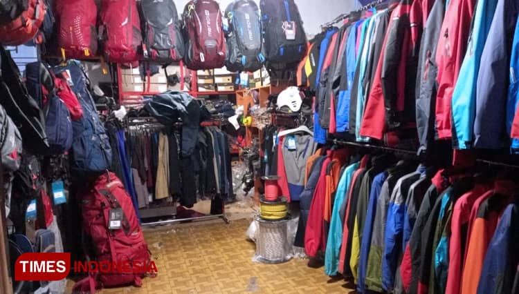 Warung Outdoor Mang Adam yang Unik di Kota Tasikmalaya