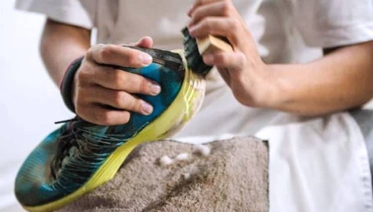 Agar Tak Lekas Rusak, Begini Cara Mencuci Sepatu Olahraga
