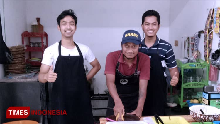 Geprek Mas Khodir Hadir Manjakan Pecinta Ayam Geprek di Blitar