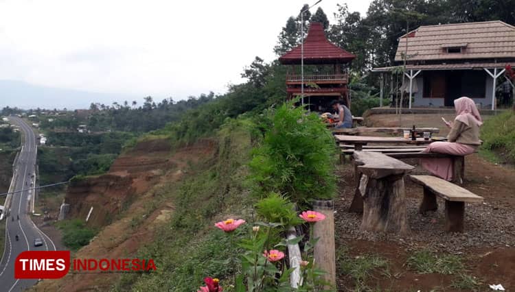 Z'Dulur Coffee & Pool Sajikan Pemandangan Ketinggian Tebing di Tasikmalaya