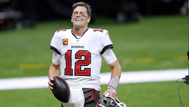 Tom Brady Bawa Buccaneers Juara Super Bowl di Usia 43 Tahun