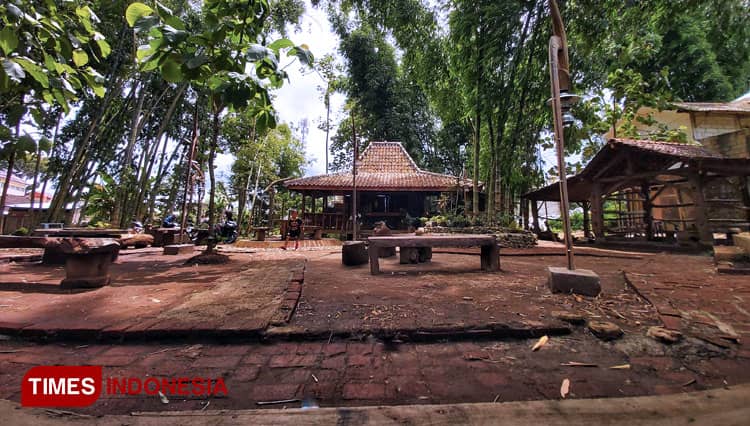 Omah Petruk, Ngopi Sahdu di Rimbunan Pohon Bambu