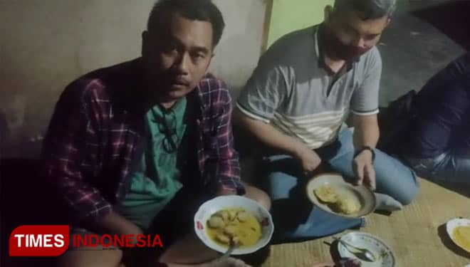 Di Warung Yu Wur Lamongan, Makan Lontong Sayur Sepuasnya cuma Bayar Goceng