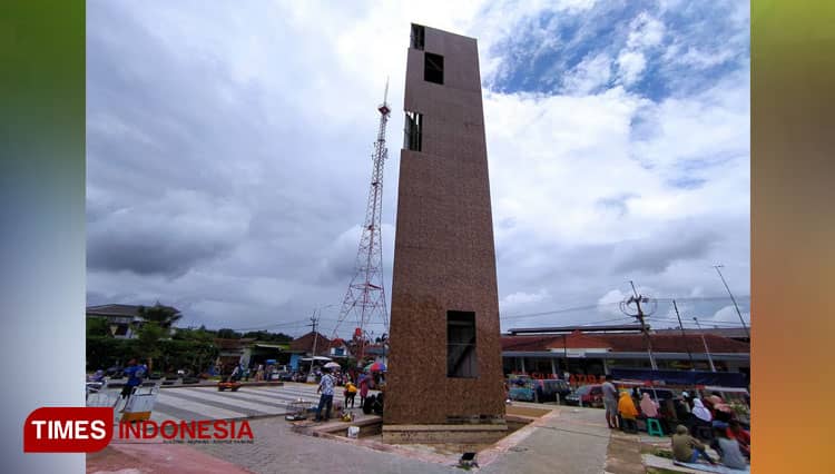 Habiskan Anggaran Rp 15 M, Dinding Menara RTH Jatibarang Indramayu Ambrol
