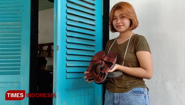 Produk Rumahan di Pangandaran, Sandal Qinar Tembus Pasar Regional Jabar