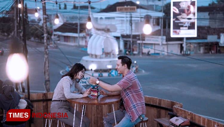 Sembari Ngopi di Kafe Rooftop, Cara Terbaik Menikmati Kartonyono Ngawi