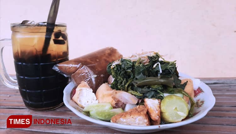 Tak Banyak Orang Tahu, Ada Rujak Cingur Istimewa di Sudut Sidoarjo